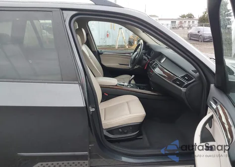 2011 BMW X5 xDrive35I/xDrive35I Premium/xDrive35I Sport Activity z USA, uszkodzony, nr VIN 5UXZV4C55BL739811